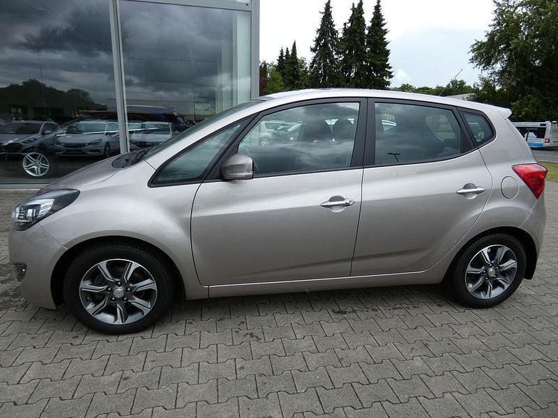 Weiß Gebraucht 2016 Hyundai ix20 Trend Van / Kleinbus | 8.000 € (Guter Preis) - Bild 1/4