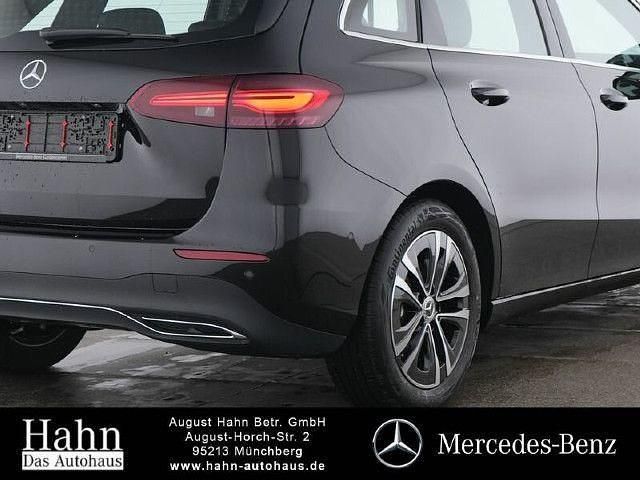 Gebraucht Mercedes B200 Progressive 163 PS (119 kW) 2024 Lack kosmosschwarz Van / Kleinbus