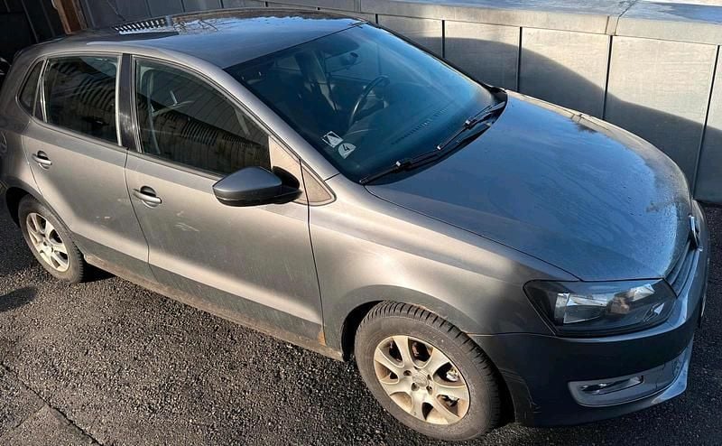 Grau Gebraucht 2010 VW Polo Comfortline Kleinwagen | 3.750 € (Superpreis) - Bild 1/4