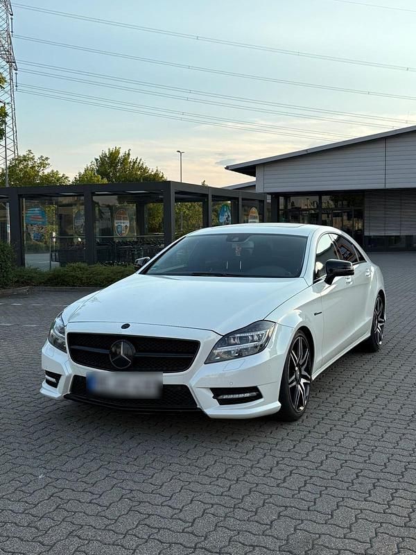 Weiß Gebraucht 2013 Mercedes CLS500 Limousine | 28.699 € - Bild 1/4