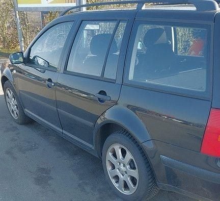 Używany VW Golf IV 105 KM (77 kW) 2002 Czarny Kombi