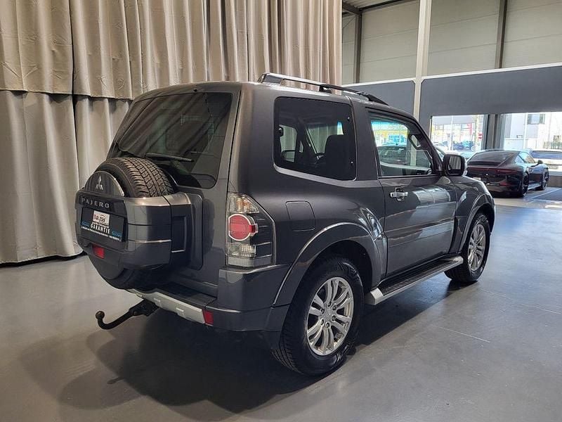Gebraucht Mitsubishi Pajero Top 190 PS (139 kW) 2015 Mineralgrau SUV