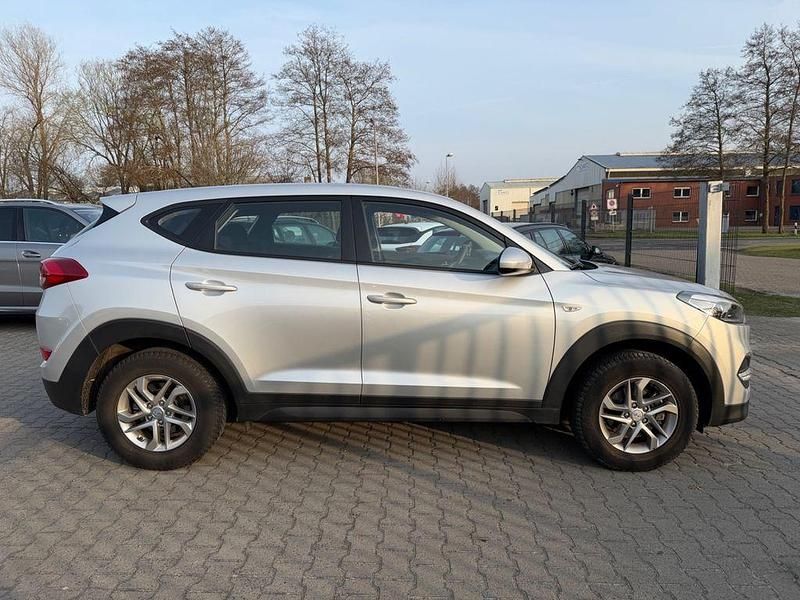Second-hand Hyundai Tucson Classic 132 CP (97 kW) 2016 Argintiu SUV