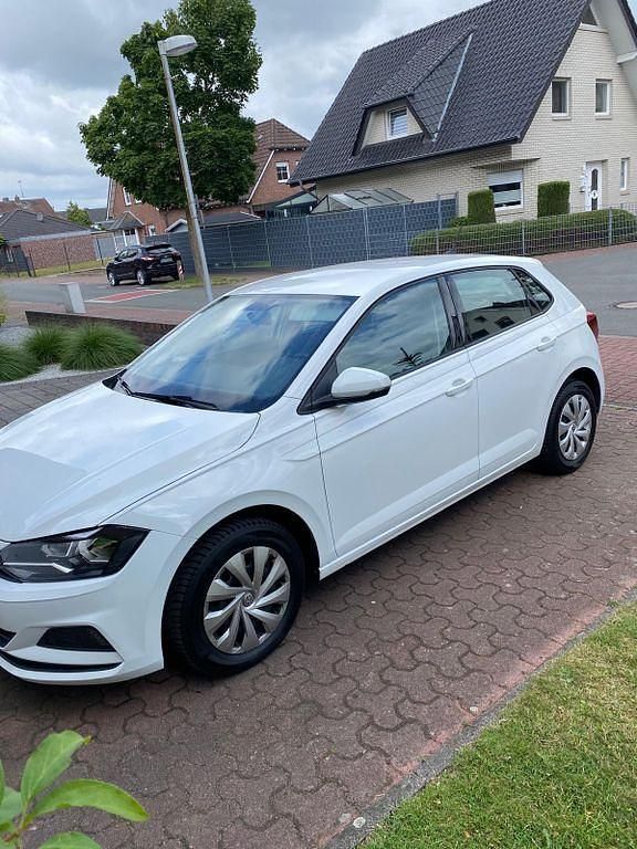 Weiß Gebraucht 2019 VW Polo Comfortline Limousine | 9.000 € (Guter Preis) - Bild 1/4