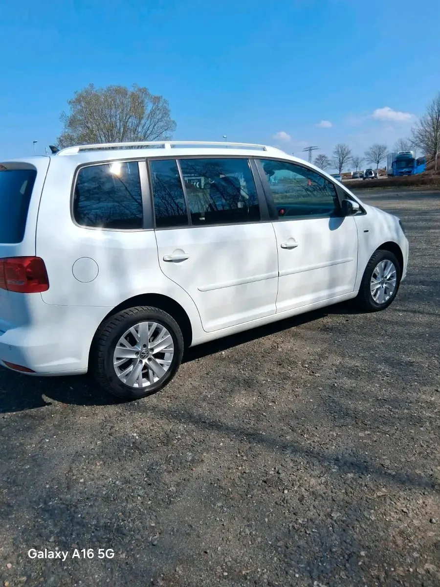 Gebraucht VW Touran 105 PS (77 kW) 2013 Weiß Van / Kleinbus