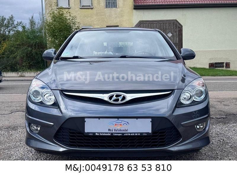 Grau Gebraucht 2010 Hyundai i30 Limousine | 6.450 € (Etwas zu teuer) - Bild 1/4