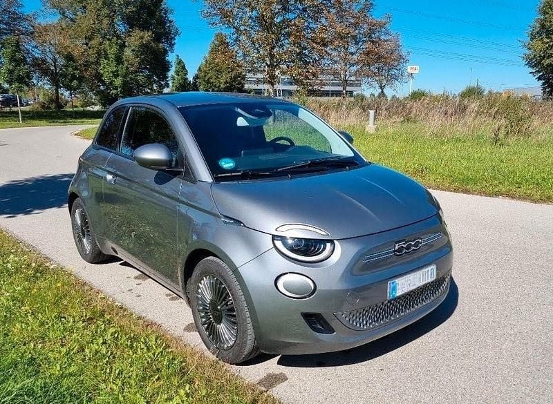Grau Gebraucht 2023 Fiat 500e Icon Limousine | 17.500 € (Superpreis) - Bild 1/4