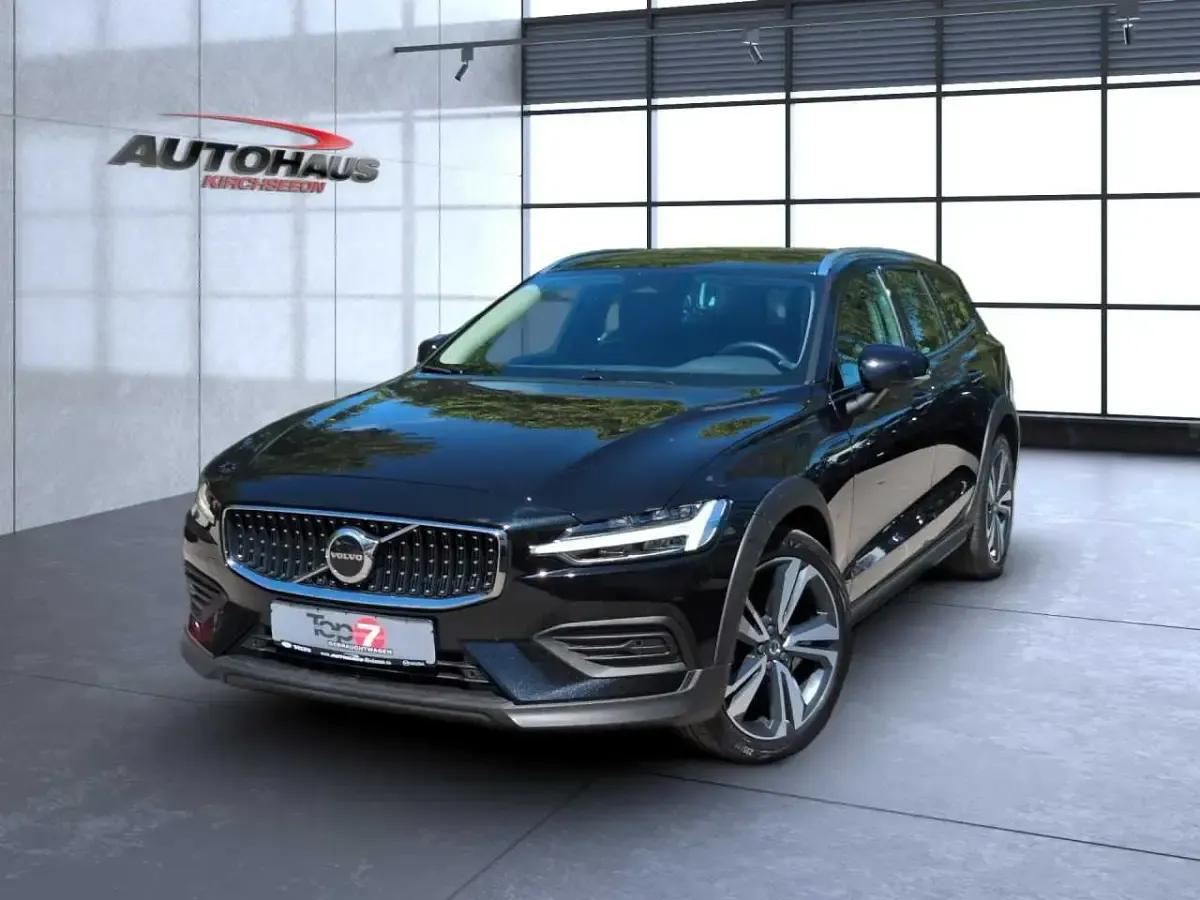 Gebraucht Volvo V60 CC 145 PS (106 kW) 2023 Kombi