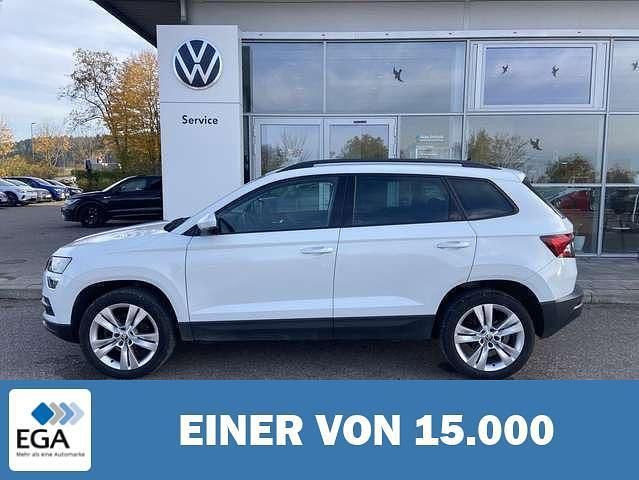 Weiß metallic Gebraucht 2021 Skoda Karoq Style SUV | 27.900 € (Etwas zu teuer) - Bild 1/4