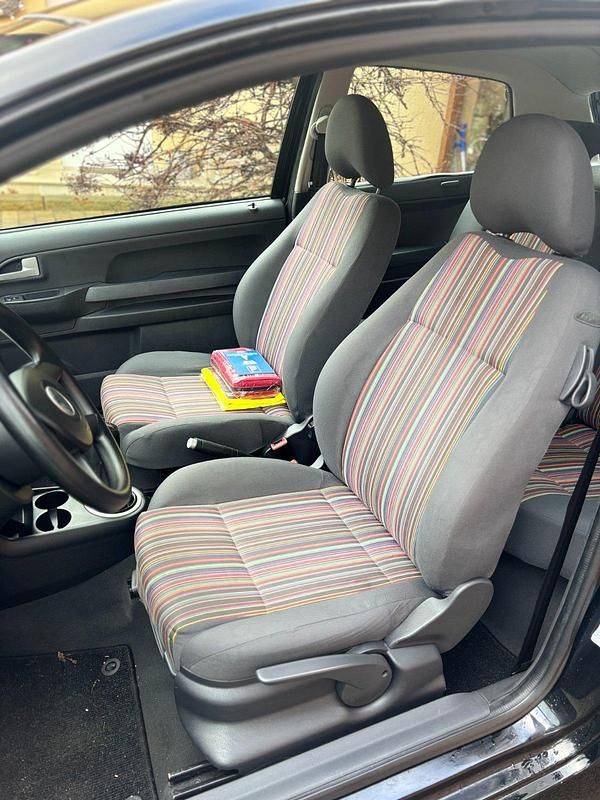 Gebraucht VW Fox 54 PS (39 kW) 2005 Schwarz Kleinwagen