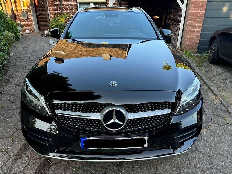 Schwarz Gebraucht 2019 Mercedes C200 AMG line Kombi | 23.900 € (Teuer) - Bild 1/4
