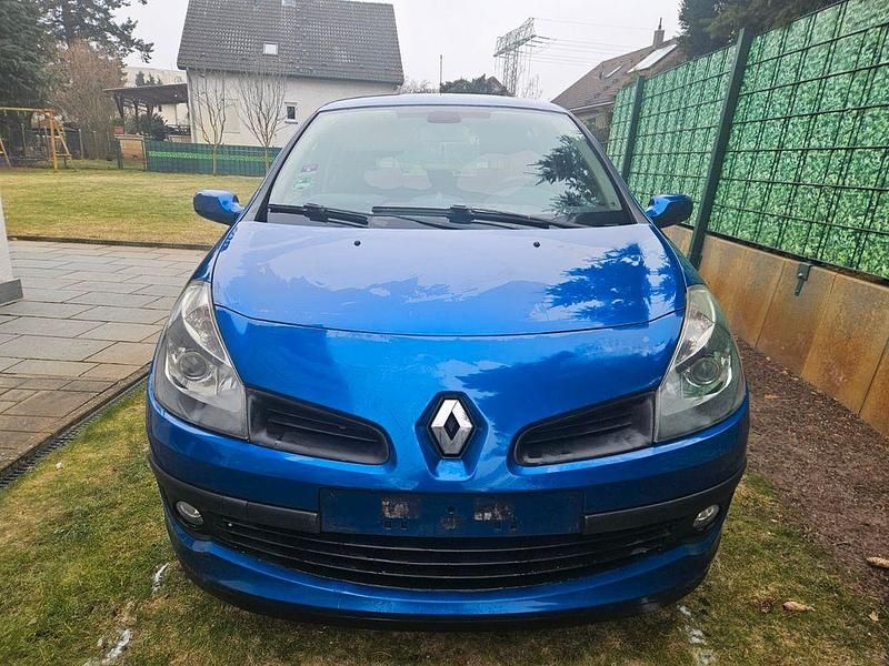 Blau Gebraucht 2008 Renault Clio II Dynamique Limousine | 3.250 € (Guter Preis) - Bild 1/4