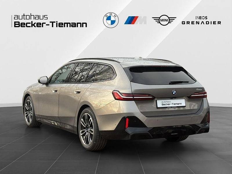 Gebraucht BMW 520 Exclusive 197 PS (144 kW) 2025 Grau Limousine
