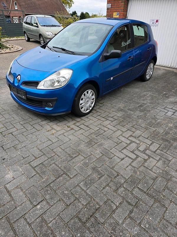 Blau Gebraucht 2005 Renault Clio II Kleinwagen | 990 € (Guter Preis) - Bild 1/4