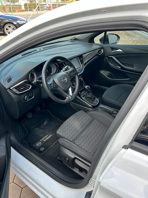 Gebraucht Opel Astra 136 PS (100 kW) 2019 Weiß Limousine