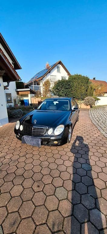 Gebraucht Mercedes E200 Classic 136 PS (100 kW) 2008 Schwarz Limousine