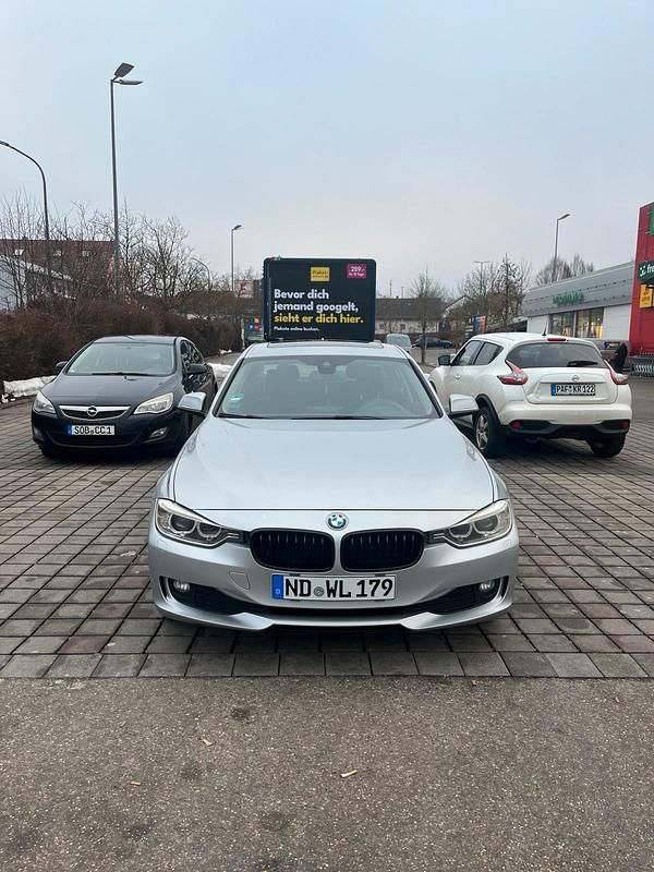 Gebraucht BMW 318 143 PS (105 kW) 2013 Silber Limousine