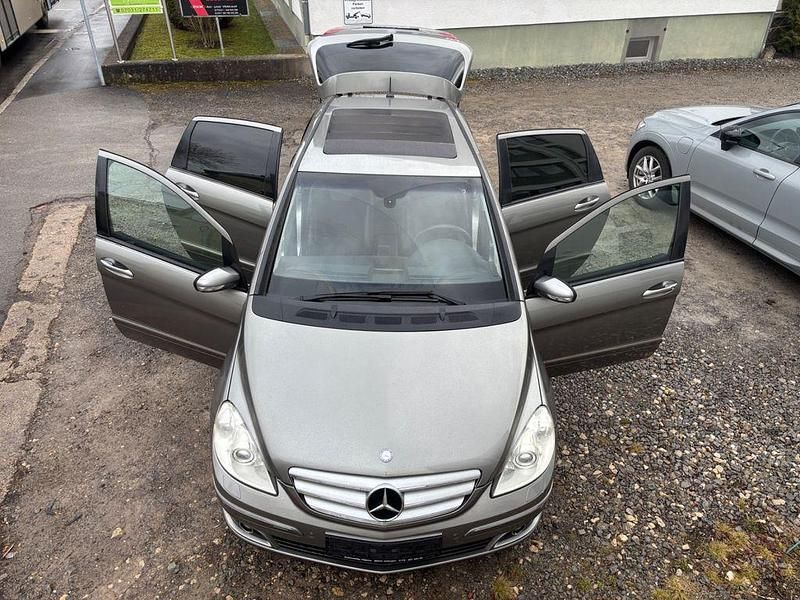 Grau Gebraucht 2005 Mercedes 170 Limousine | 3.890 € (Fairer Preis) - Bild 1/4