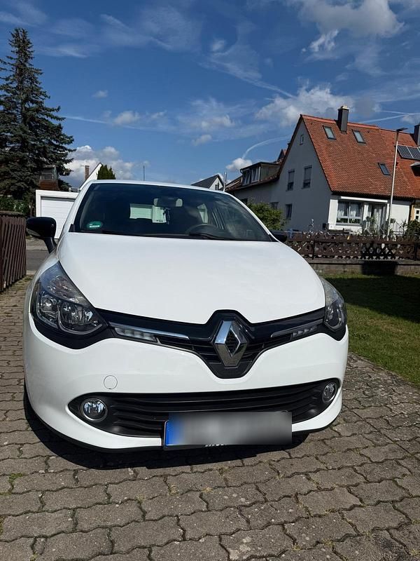 Weiß Gebraucht 2014 Renault Clio IV Initiale Paris Kleinwagen | 6.600 € (Guter Preis) - Bild 1/4