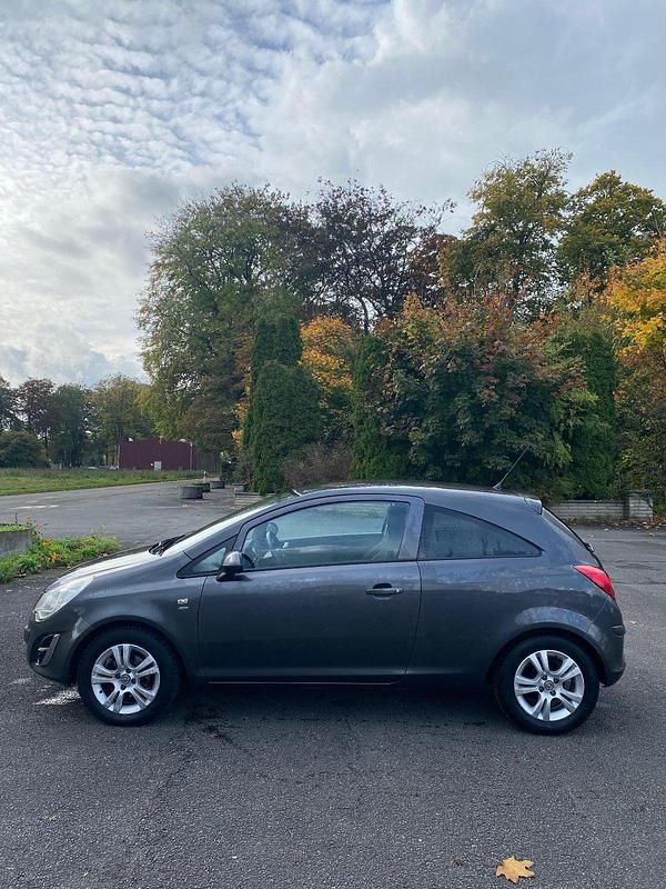 Gebraucht Opel Corsa Satellite 69 PS (50 kW) 2011 Grau Limousine