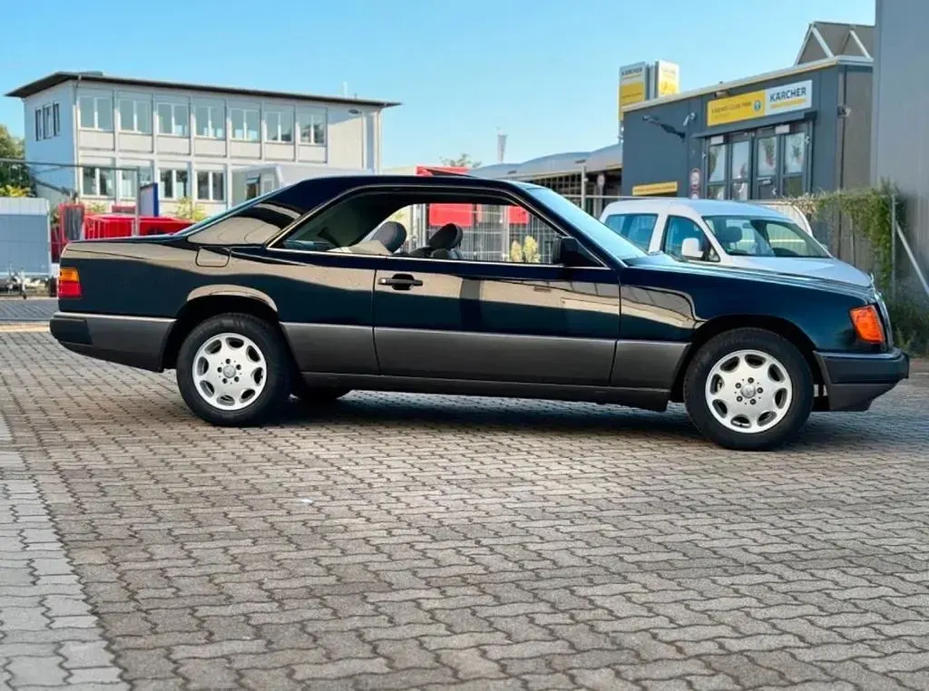 Gebraucht Mercedes 230 136 PS (100 kW) 1988 Blau Coupé