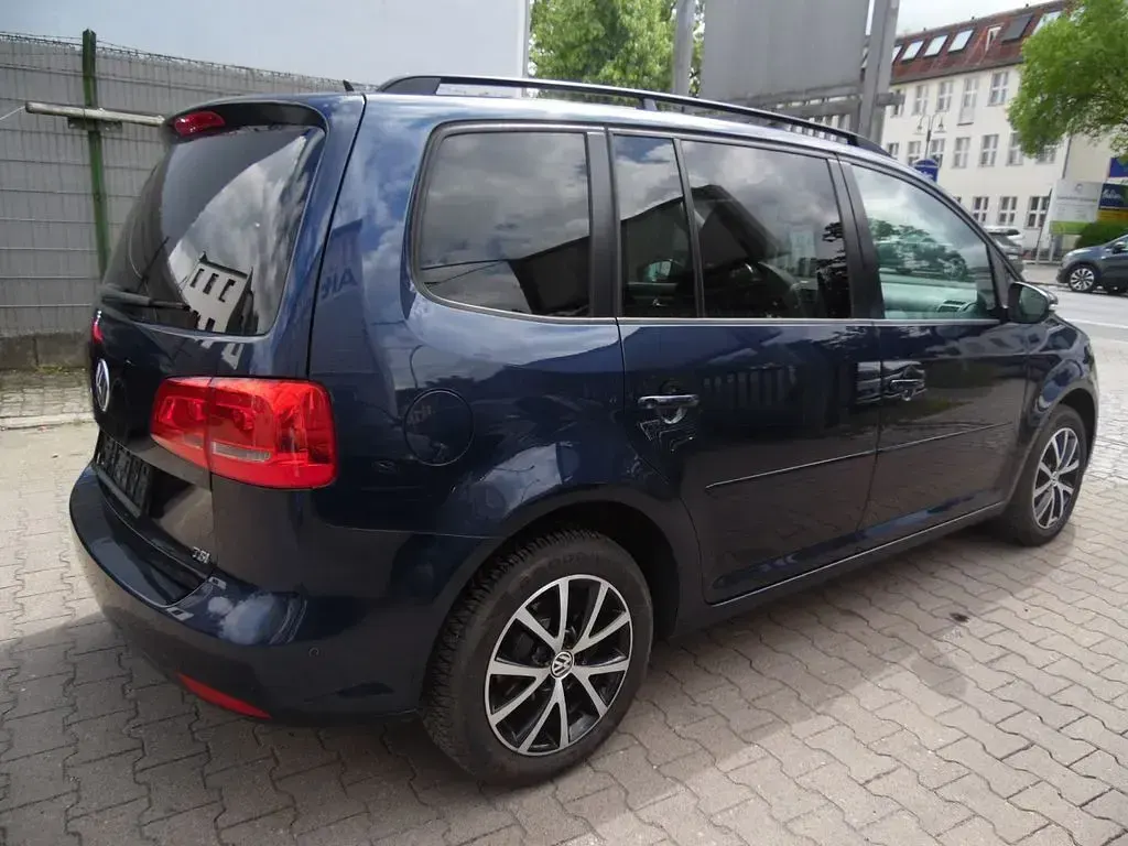 Gebraucht VW Touran Comfortline 140 PS (102 kW) 2011 Blau Van / Kleinbus