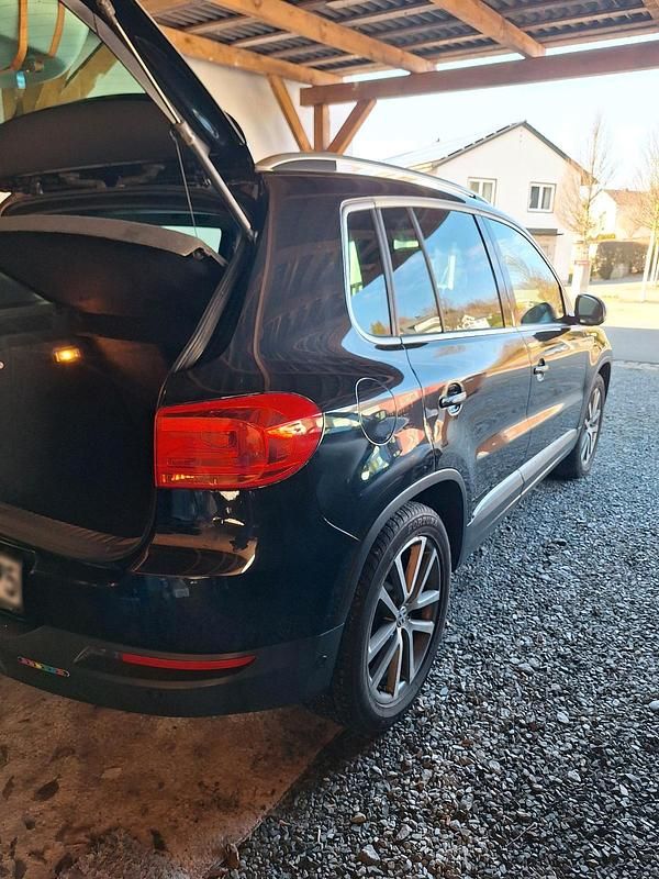 Gebraucht VW Tiguan 145 PS (106 kW) 2016 Schwarz SUV