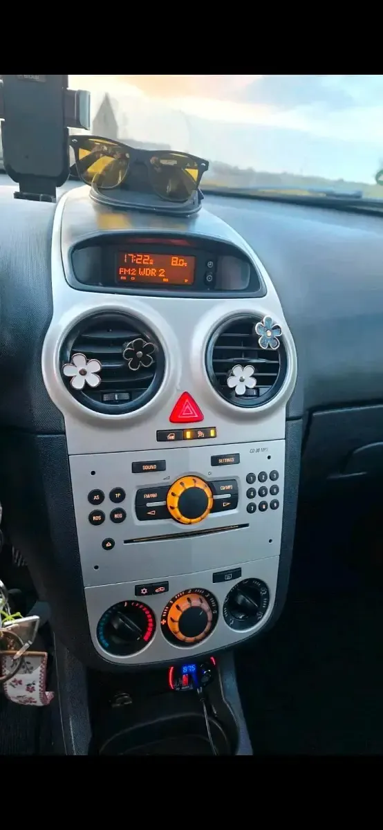 Gebraucht Opel Corsa 80 PS (58 kW) 2008 Silber Kleinwagen