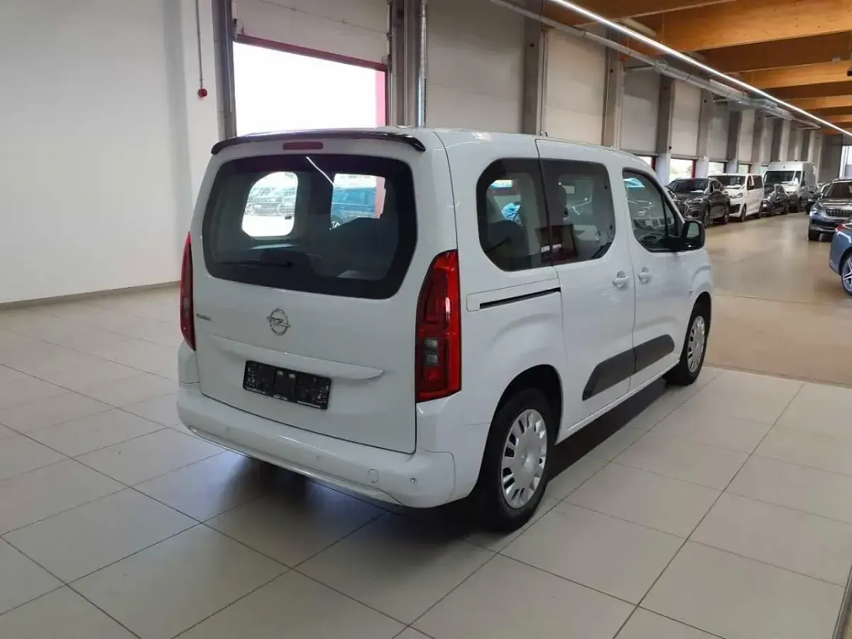Gebraucht Opel Combo Life Edition 102 PS (75 kW) 2023 Weiß Kombi