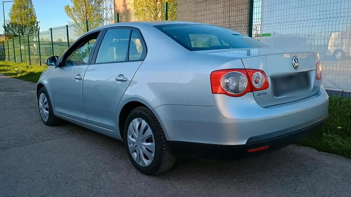 Gebraucht VW Jetta 102 PS (75 kW) 2006 Silber Limousine