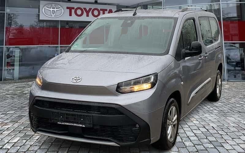 Grau Gebraucht 2024 Toyota Proace Verso City Kombi | 29.990 € (Superpreis) - Bild 1/4