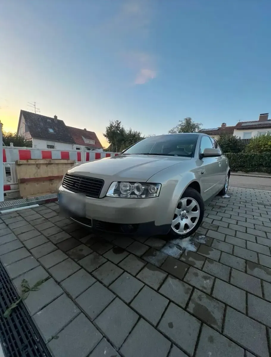 Gebraucht Audi A4 130 PS (95 kW) 2001 Gold Limousine