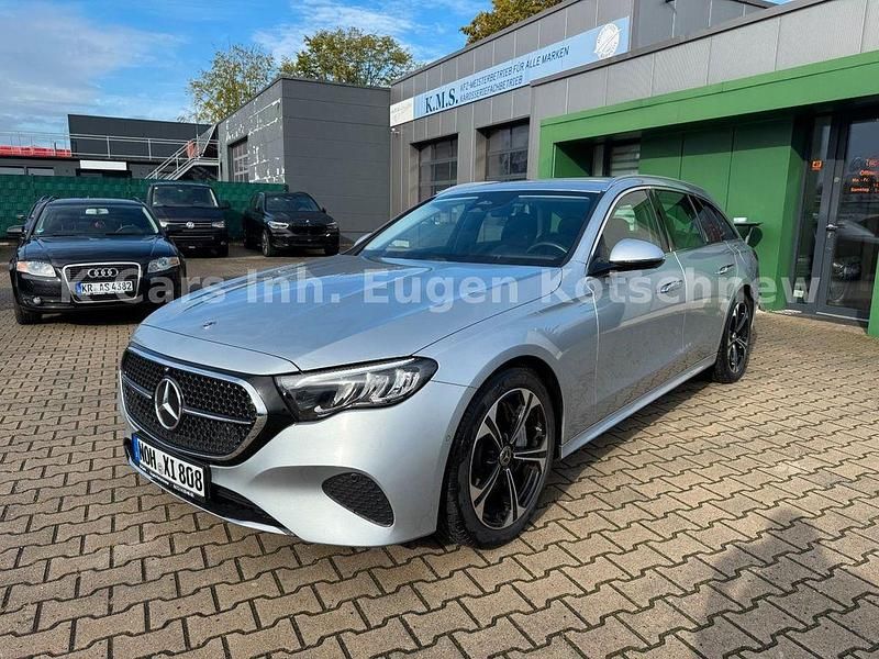 Silber Gebraucht 2024 Mercedes E300 Avantgarde Limousine | 44.990 € (Teuer) - Bild 1/4