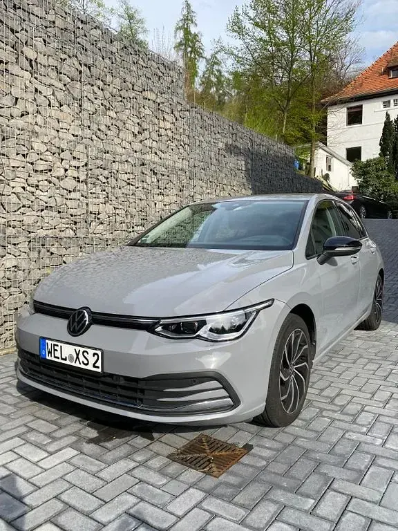 Gebraucht VW Golf VIII Active 150 PS (110 kW) 2021 Grau Limousine