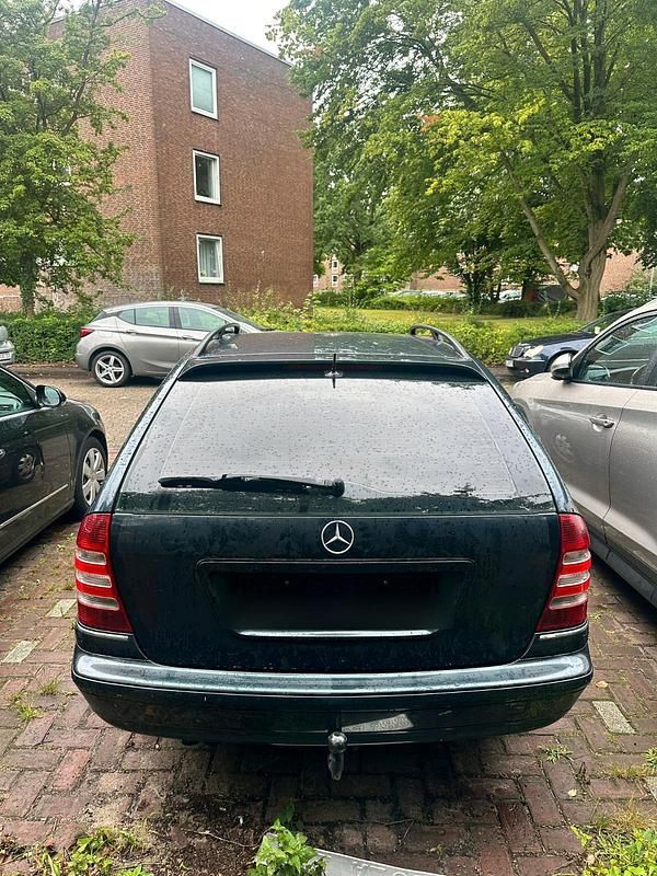 Gebraucht 2004 Mercedes 220 Kombi | 900 € - Bild 1/4
