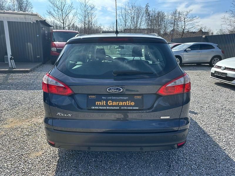 Gebraucht Ford Focus 101 PS (74 kW) 2015 Grau Kombi