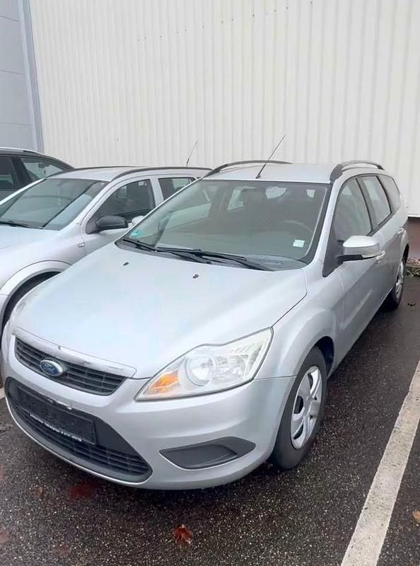 Gebraucht Ford Focus Ambiente 101 PS (74 kW) 2010 Silber Kombi