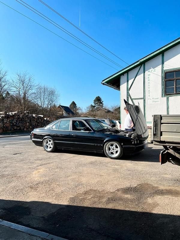 Second-hand BMW 525 Performance 192 CP (141 kW) 1990 Negru Berlinǎ
