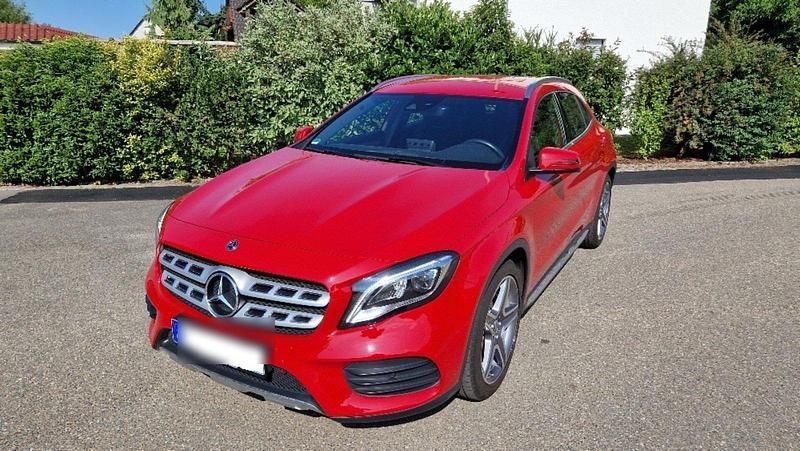 Rot Gebraucht 2019 Mercedes GLA180 SUV | 21.444 € (Guter Preis) - Bild 1/4