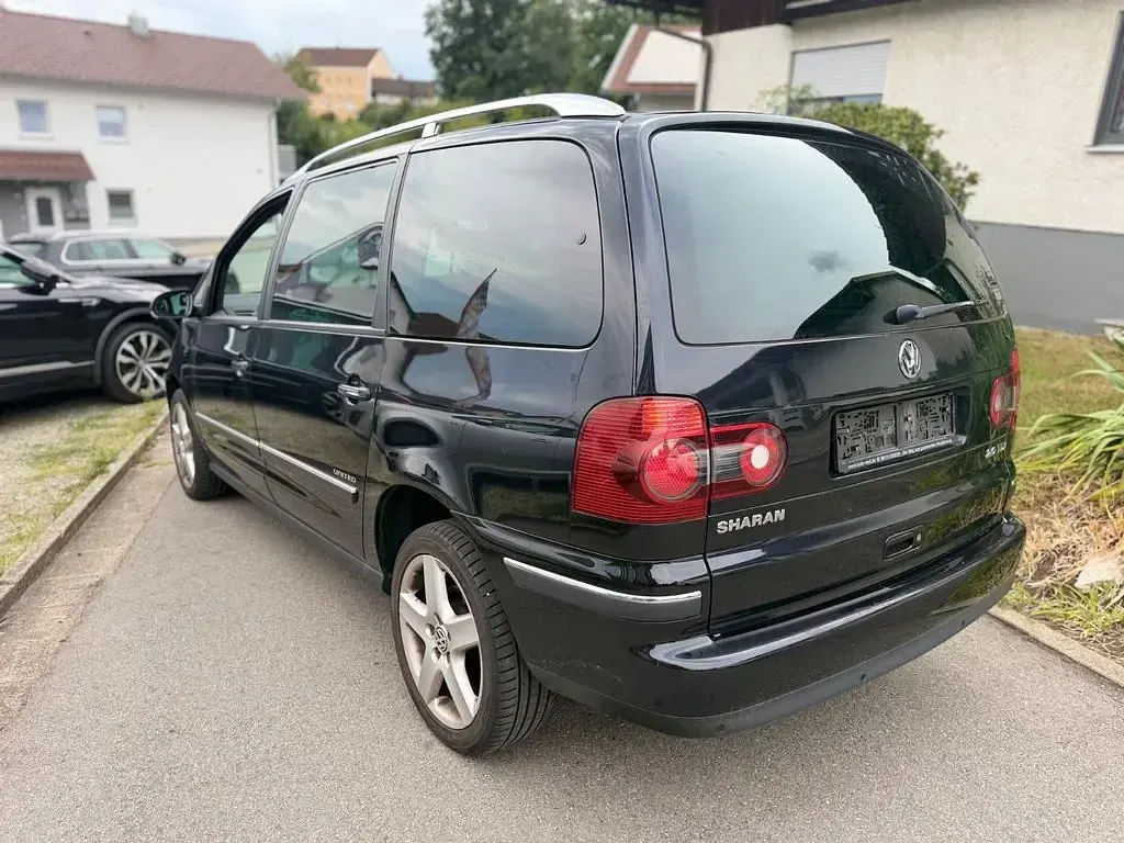 Gebraucht VW Sharan Trendline 140 PS (102 kW) 2010 Schwarz Van / Kleinbus