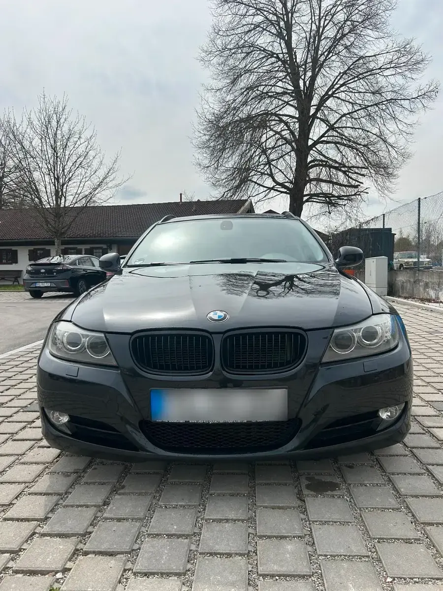 Gebraucht BMW 320 180 PS (132 kW) 2012 Schwarz Kombi