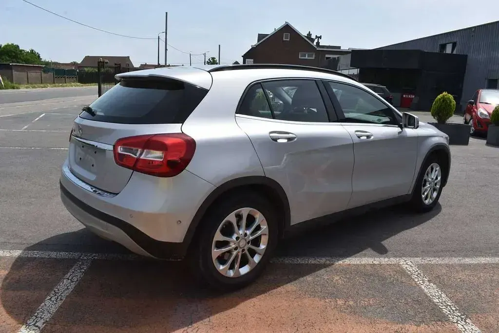 Gebraucht Mercedes GLA180 109 PS (80 kW) 2016 Silber SUV