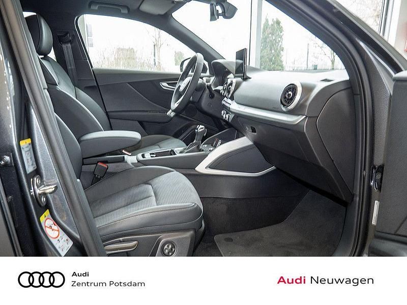 Neu Audi Q2 S-Line 150 PS (110 kW) 2025 Daytonagrau perleffekt SUV