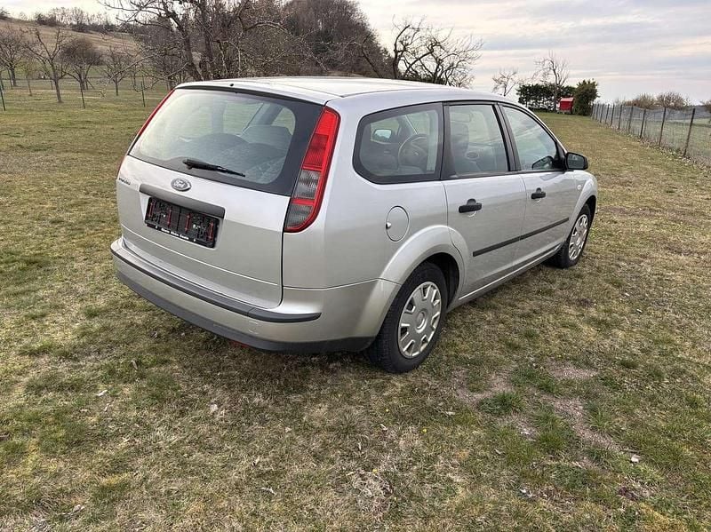 Używany Ford Focus 101 KM (74 kW) 2007 Srebrny Kombi