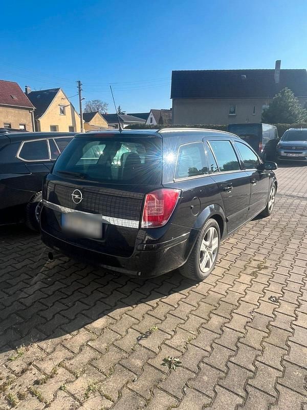 Gebraucht Opel Astra 116 PS (85 kW) 2008 Schwarz Kombi