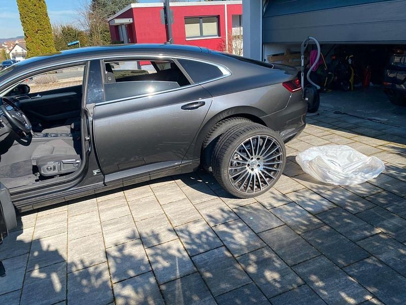 Second-hand VW Arteon 150 CP (110 kW) 2018 Gri Hatchback