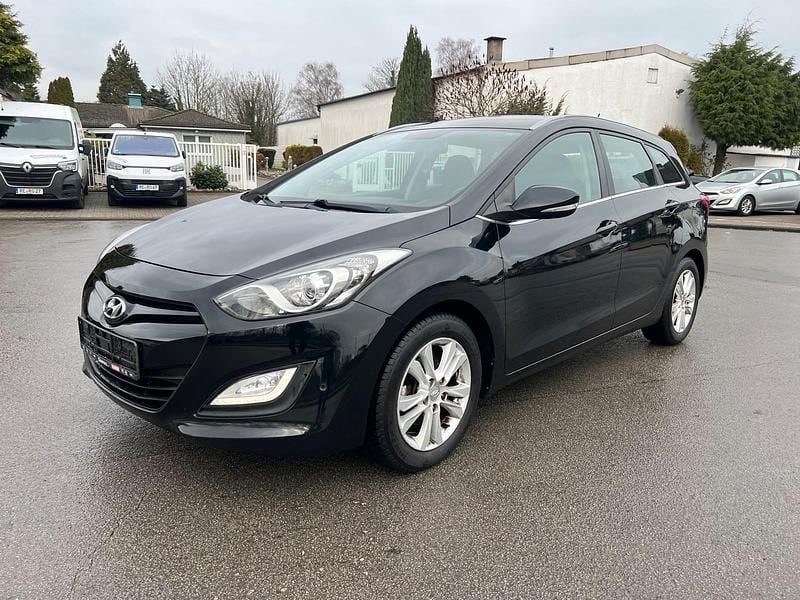 Gebraucht Hyundai i30 99 PS (72 kW) 2014 Schwarz Kombi