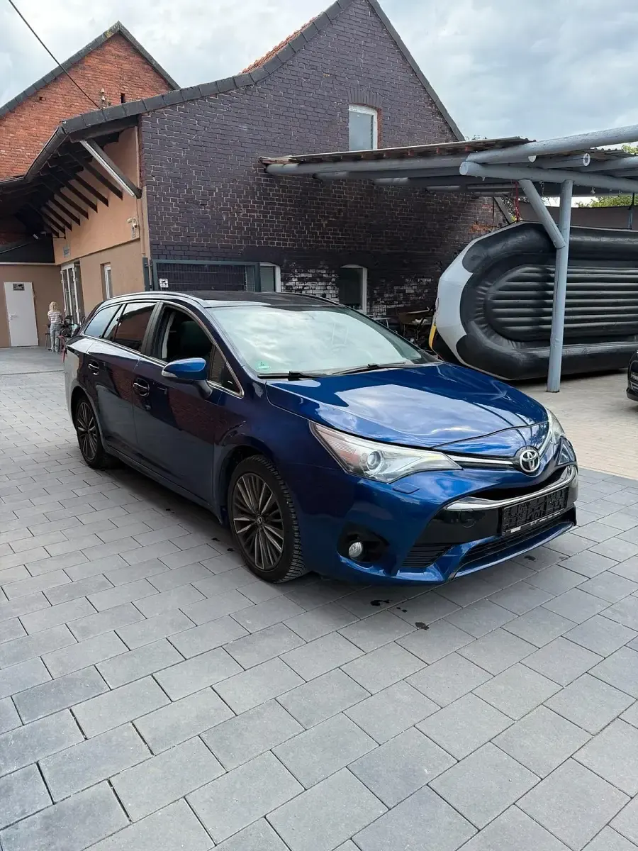 Gebraucht Toyota Avensis Edition-S 143 PS (105 kW) 2018 Blau Kombi