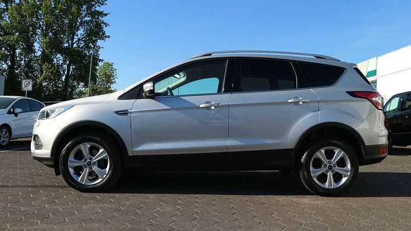 Gebraucht Ford Kuga Trend 120 PS (88 kW) 2019 Silber SUV