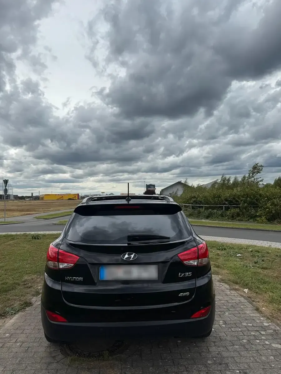 Second-hand Hyundai ix35 163 CP (119 kW) 2012 Negru SUV